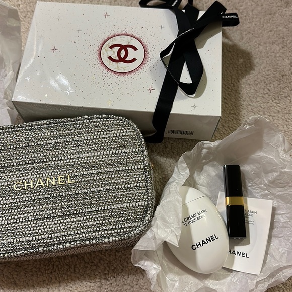 Skincare Chanel Holiday Gift Set Hydration On Set Poshmark Skincare Chanel Holiday Gift Set Hydration On Set Poshmark